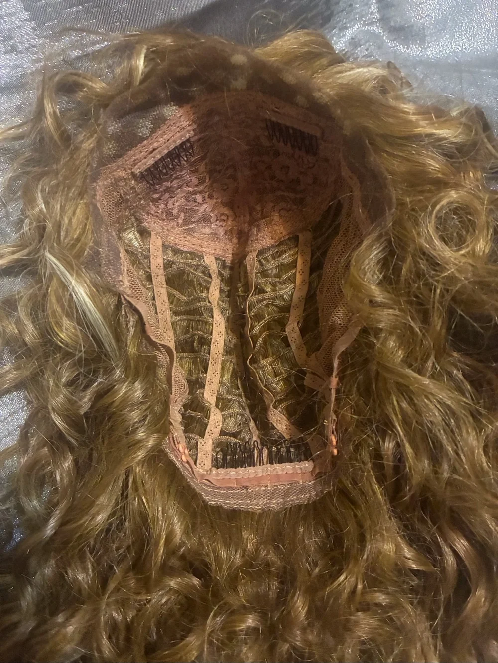 Stylish Short Wavy Human-Look Wig in Light Brown Highlights